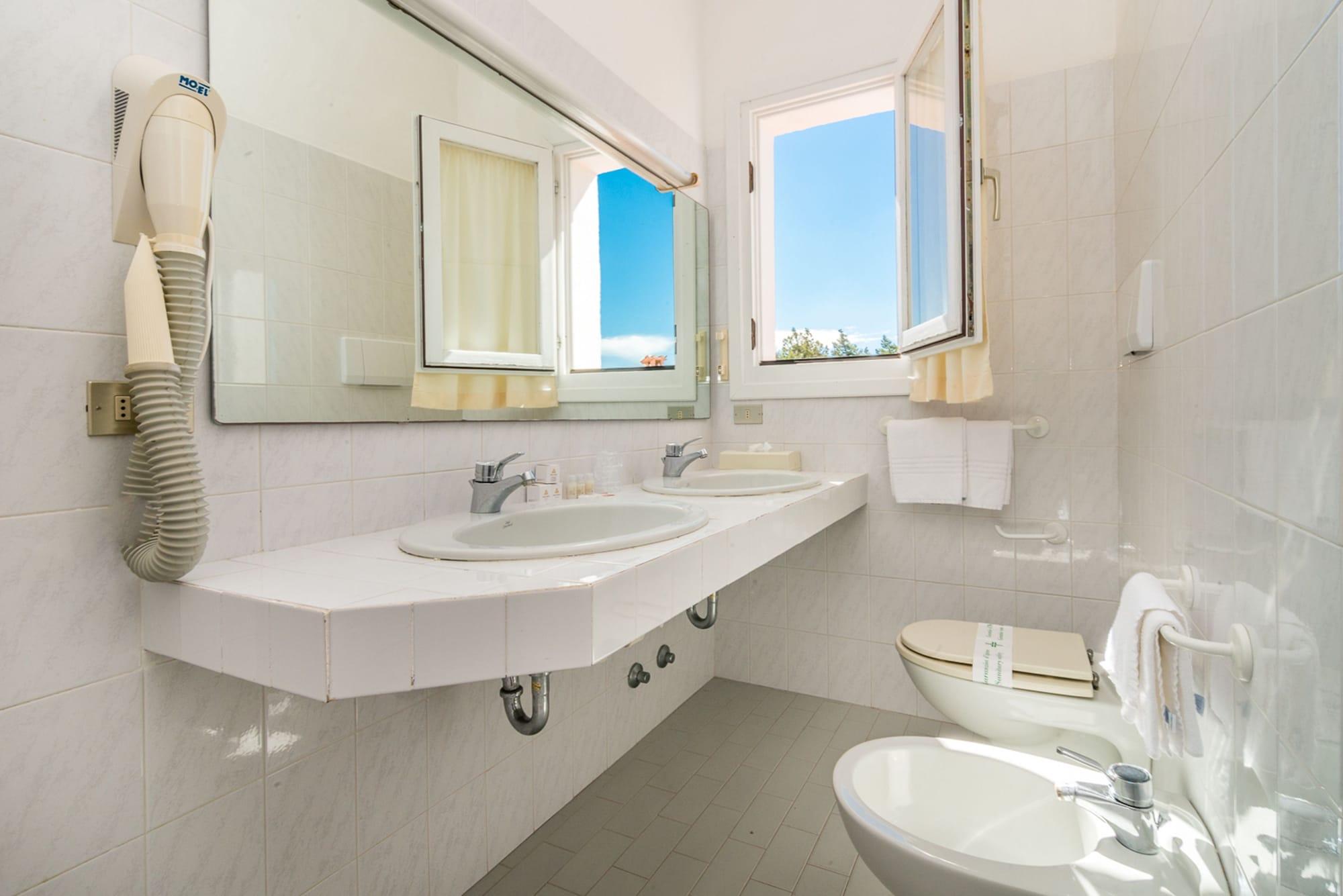 Hotel 3 Botti Байя-Сардинія Екстер'єр фото